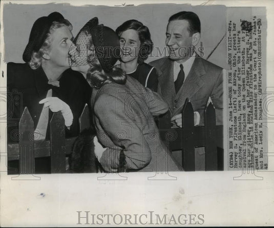 1948 Wire Photo Elizabeth Firestone greeted by her family from her England trip - Historic Images