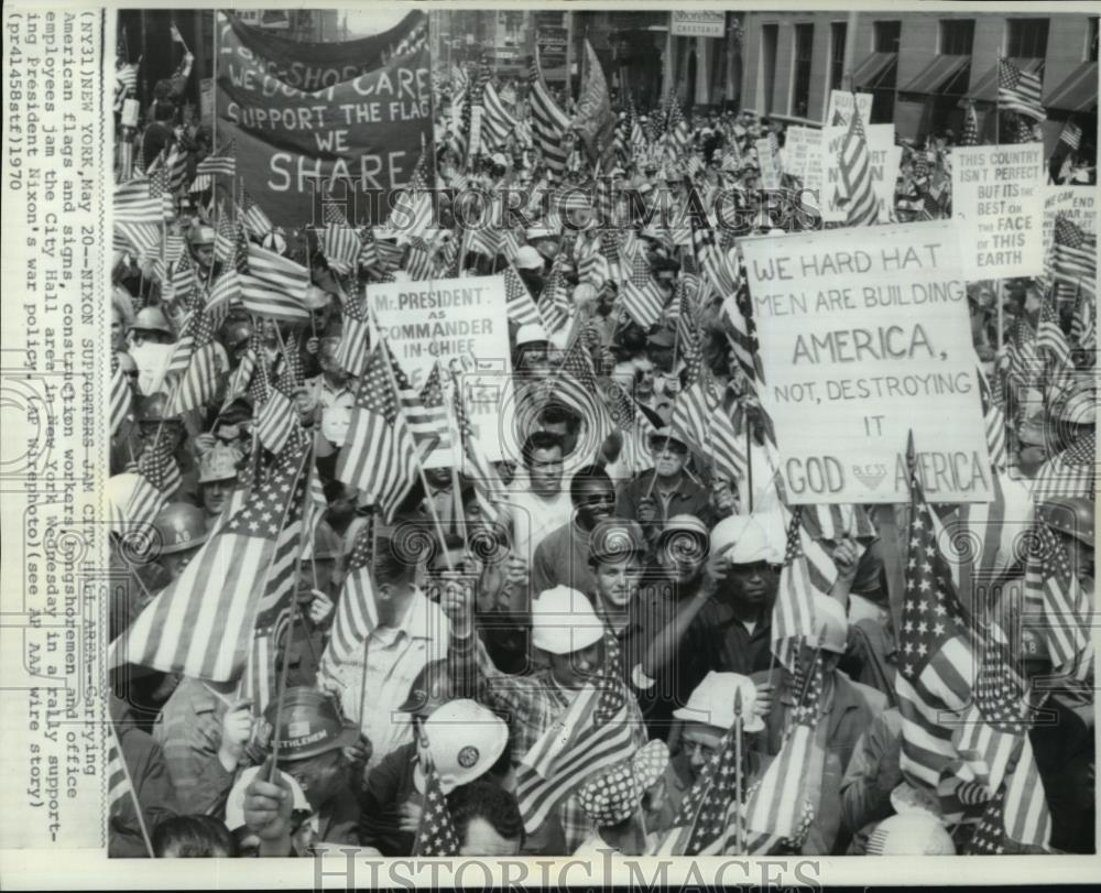 1970 Wire Photo Construction workers in rally supporting President Nixon&#39;s War - Historic Images