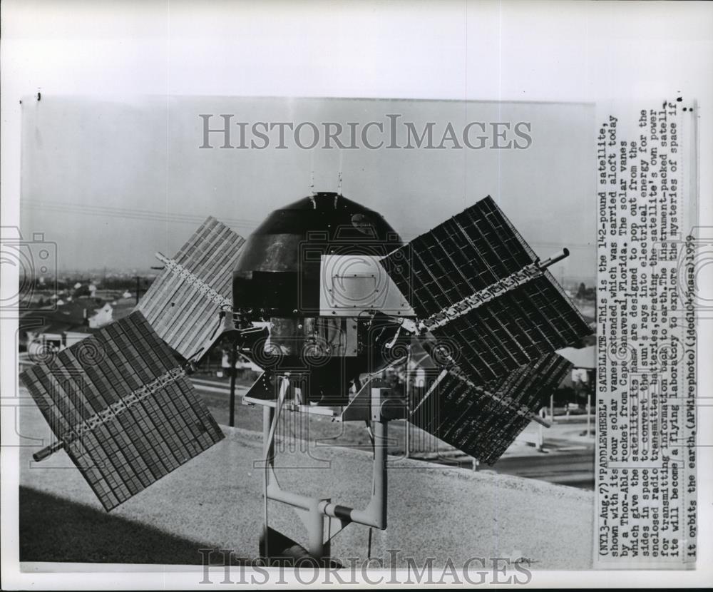 1959 Wire Photo Paddlewheel Satellite loaded to Thor able rocket in Florida - Historic Images