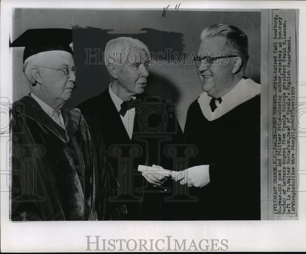 1959 Wire Photo White-haired Carl Sandburg receives honorary Doctor of Letters - Historic Images