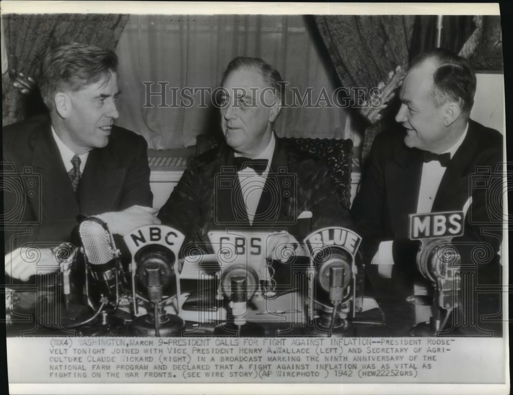 1942 Wire Photo Pres. Roosevelt shown in a radio broadcast against inflation - Historic Images