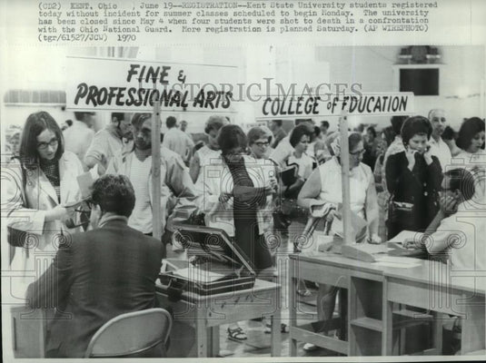 1970 Wire Photo Students register at Kent State University in Ohio - cvw26789 - Historic Images
