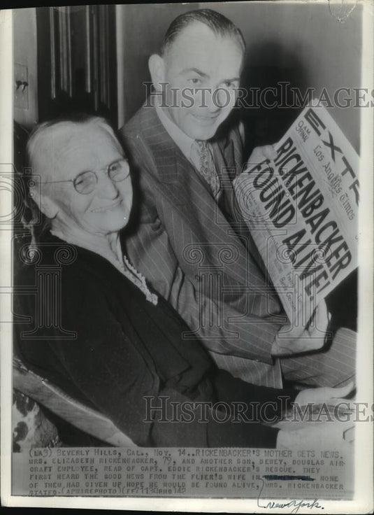 1942 Wire Photo Mrs Elizabeth Rickenbacker& son, Dewey reads of Eddie's rescue - Historic Images
