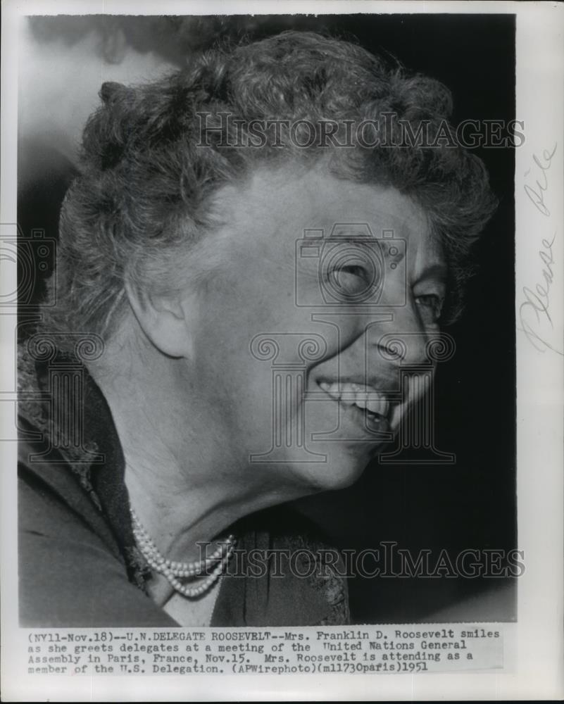 1951 Wire Photo Mrs Franklin D Roosevelt smiles as she greets UN delegates - Historic Images