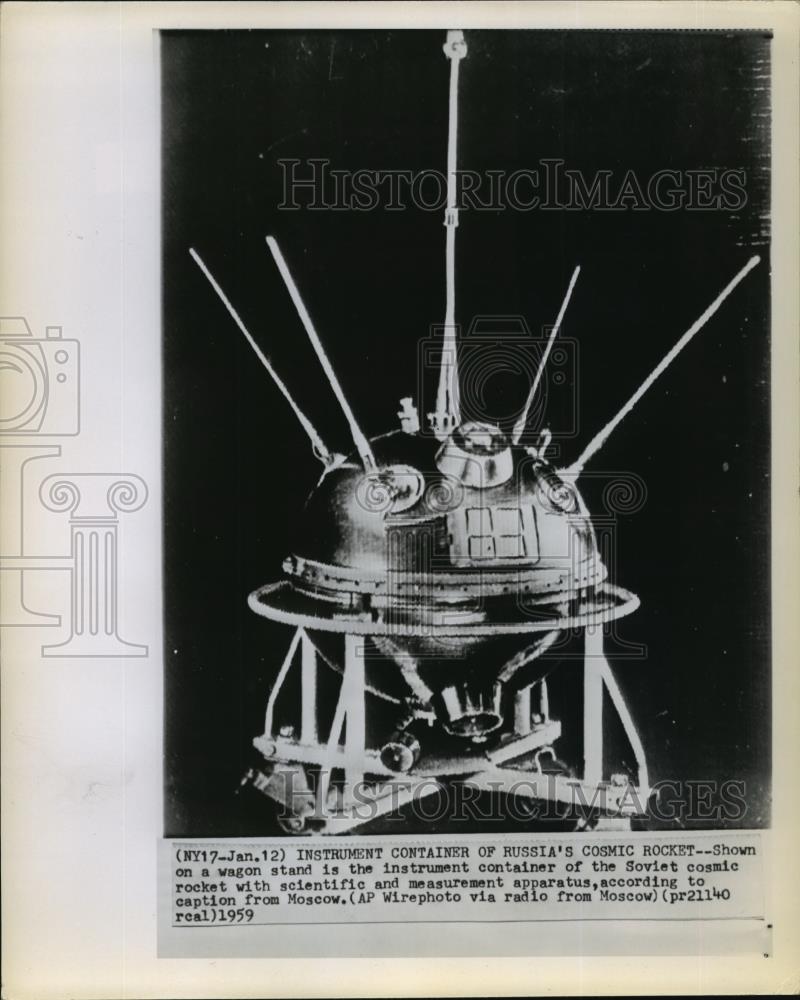 1959 Wire Photo Instrument container of the Soviet cosmic rocket on wagon stand - Historic Images