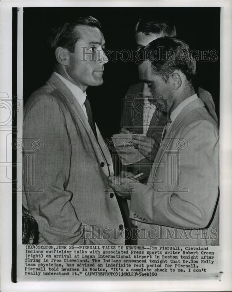 1960 Wire Photo Jim Piersall speaks with the AP sports writer after his arrival - Historic Images