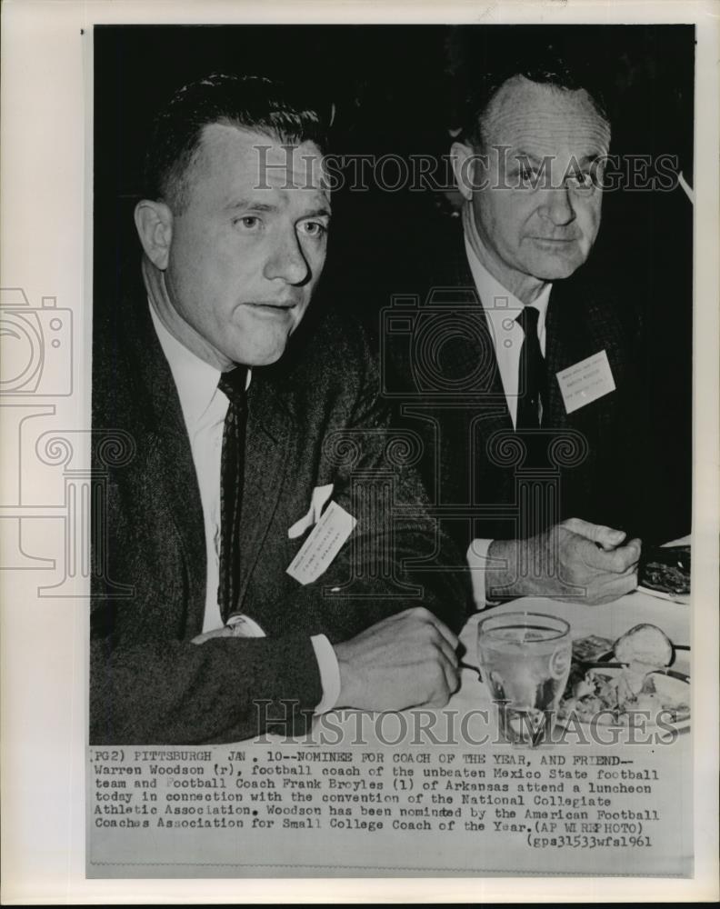 1961 Wire Photo Warren Woodson and Frank Broyles at a luncheon in Pittsburgh - Historic Images