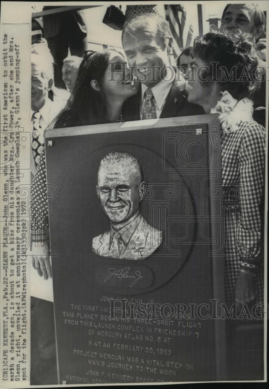 1972 Wire Photo First American to orbit the earth John Glenn with his daughter - Historic Images