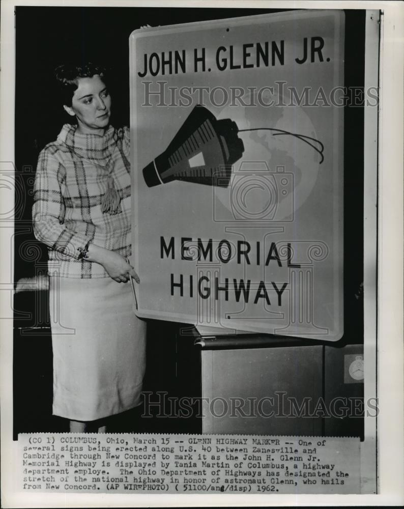 1962 Wire Photo Tania Martin besides John H Glenn Jr. Memorial Highway marker - Historic Images