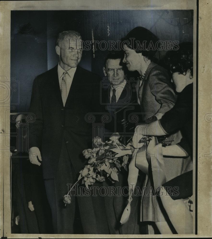 1962 Wire Photo Col Glenn assists his wife Annie as she receive service award - Historic Images