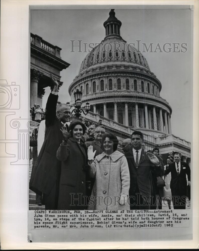 1962 Wire Photo Astronaut John Glenn & family posed at the steps of Capitol - Historic Images