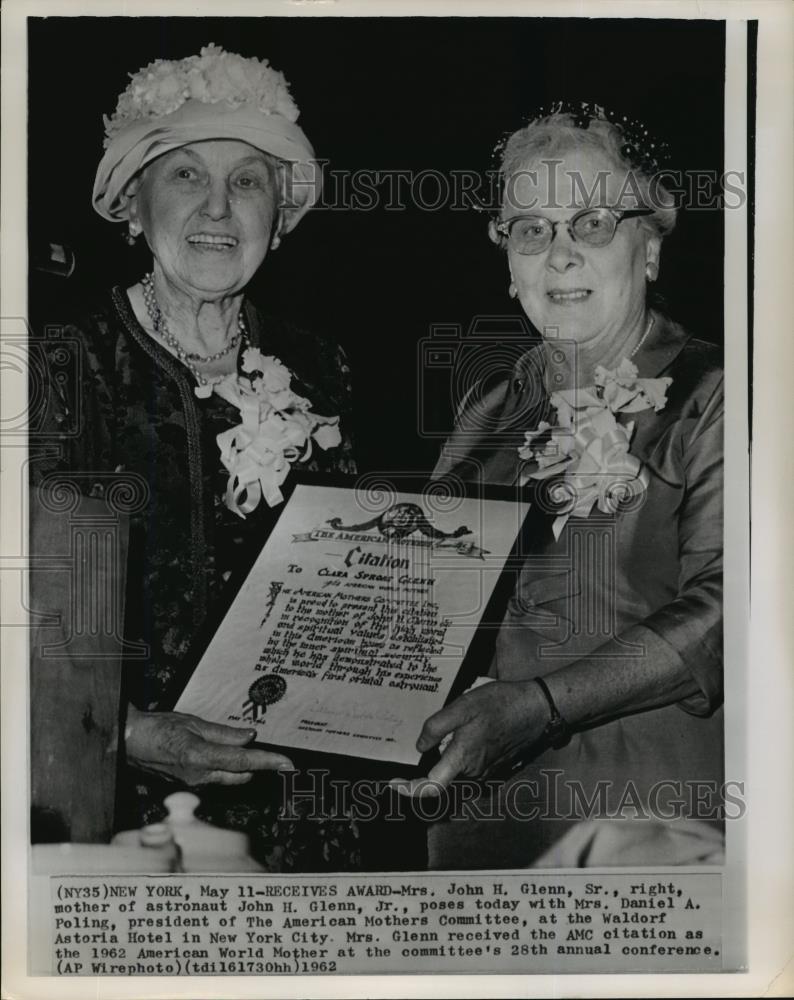 1962 Wire Photo Mrs John H Glenn Sr mother of Astronaut Glenn receives award - Historic Images