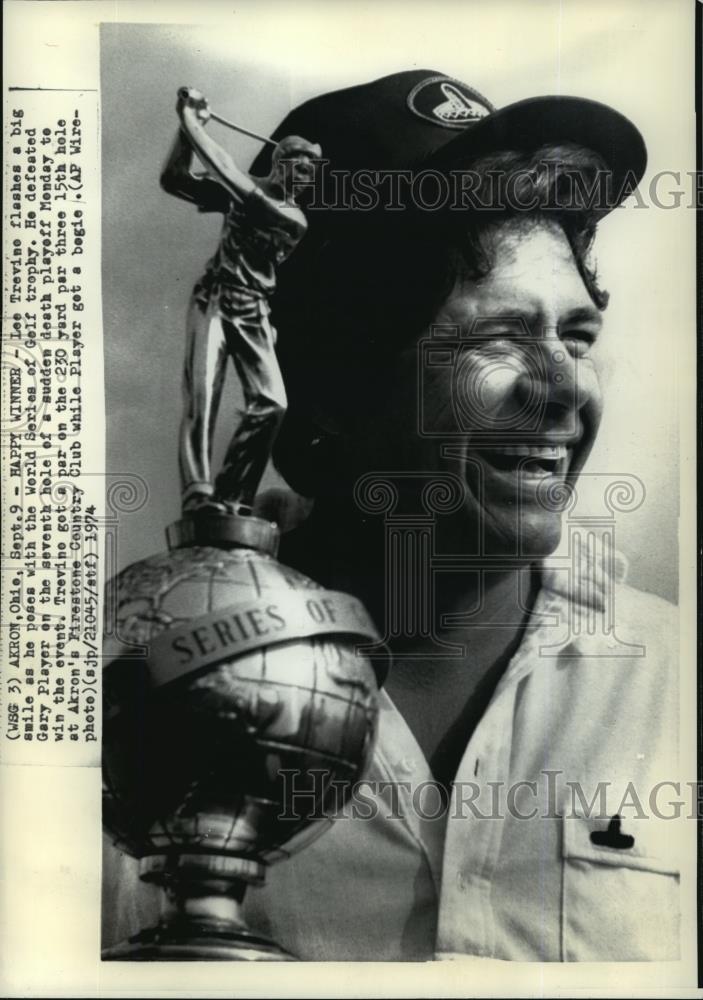 1974 Wire Photo Lee Trevine wins World Series of Golf Trophy at Akron, Ohio - Historic Images