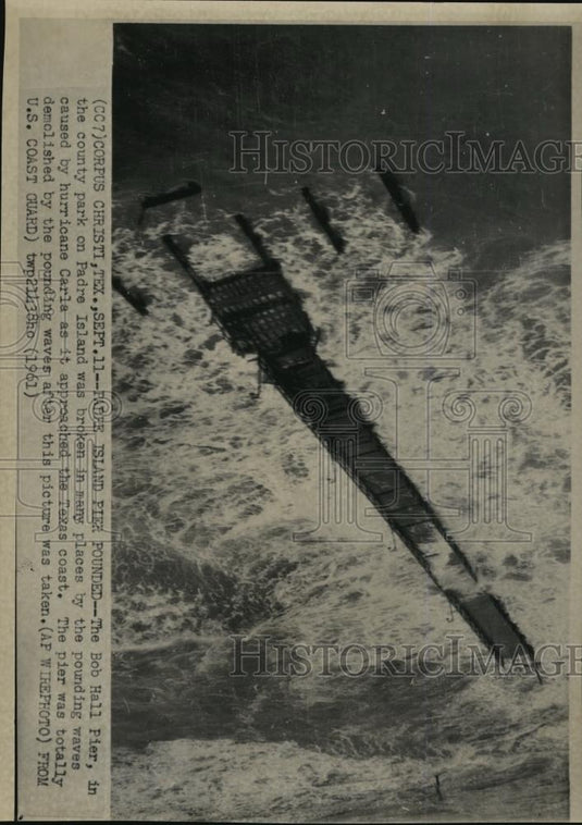 1961 Wire Photo Weather-Hurricanes-1961, Padre Island Pier pounded by the waves - Historic Images