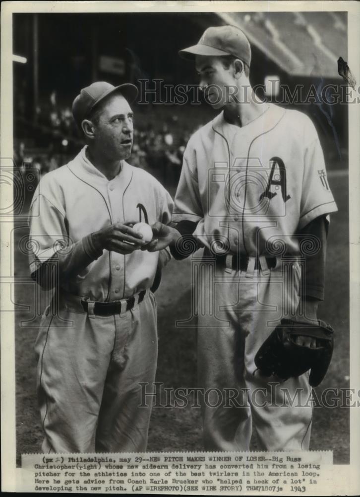 1943 Wire Photo Baseball-Philadelphia Athletics-Russ Christopher, gets advice. - Historic Images