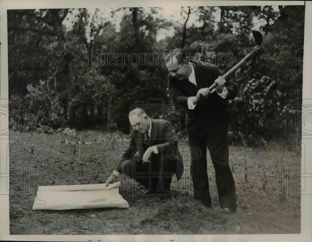 1935 Press Photo George E. Allen, W.W. Alexander at Housing Groundbreaking - Historic Images