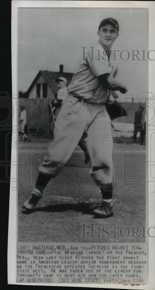 1946 Wire Photo Paul Menking led the victory of Fremont, Neb. with his pitch - Historic Images