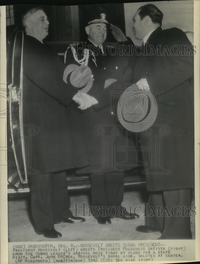 1942 Wire Photo President Roosevelt greets Cuban President Fulgencio Batista - Historic Images