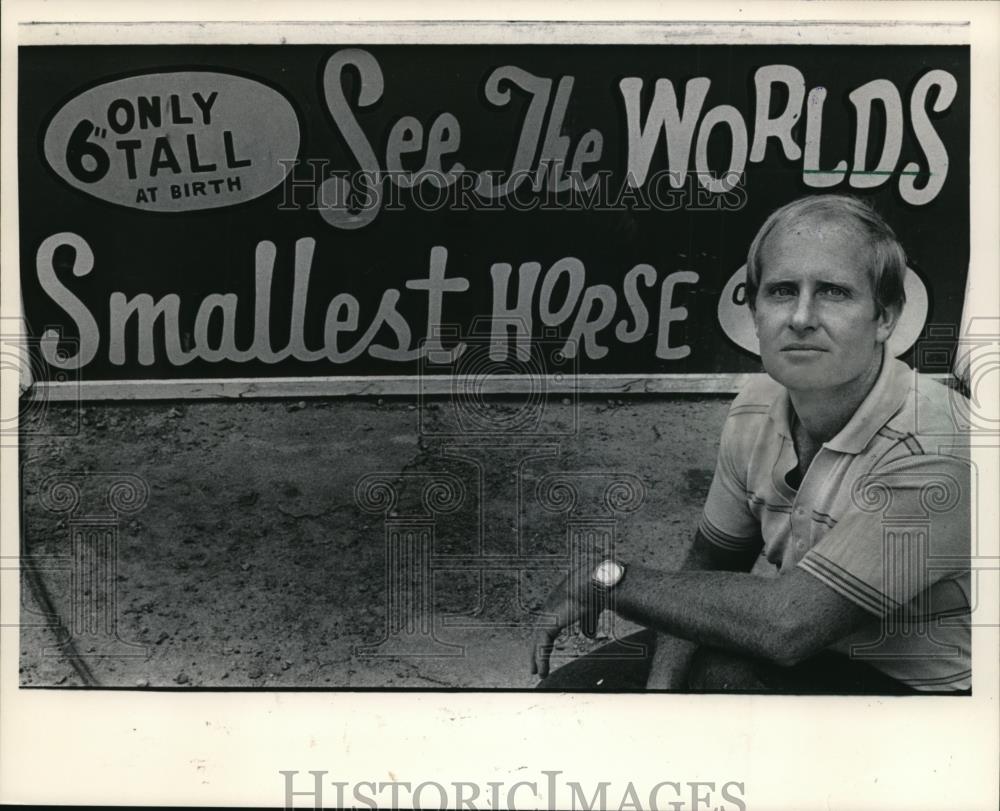 1984 Press Photo Danny England talks up his horse, Tiny Tina, at the State Fair - Historic Images