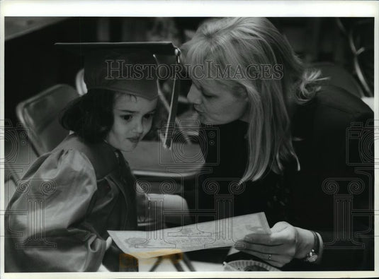 1993 Press Photo The Waukesha's Christoph Memorial YWCA graduation ceremony. - Historic Images