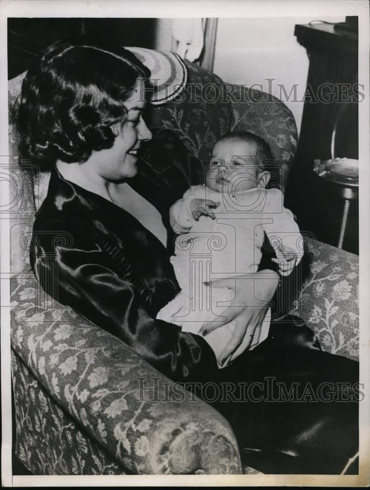 1934 Press Photo Frances Tobin, wife of Red Sox Eddie Morgan, & their newborn - Historic Images