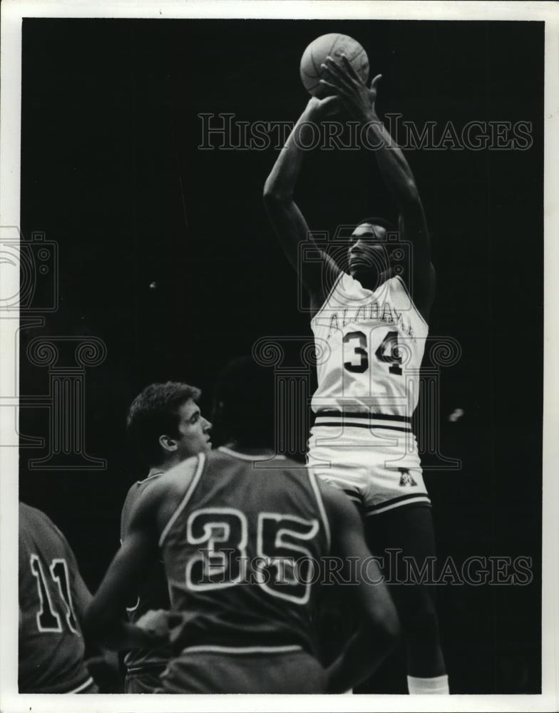 Press Photo Bobby Lee of Alabama in basketball action - net26279 - Historic Images