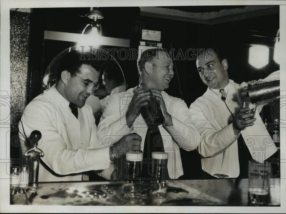 1935 Press Photo Ex boxer Bud Talbot, Fidel La Barba ^ Jackie Fields at LA club - Historic Images