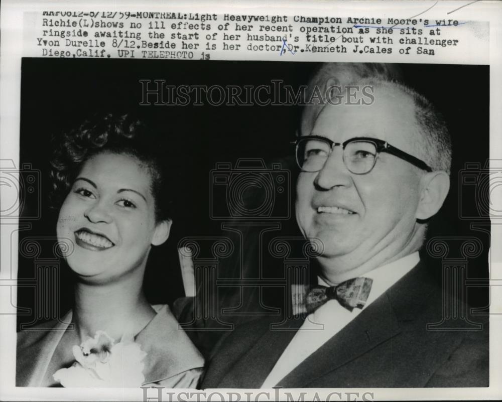 1959 Press Photo Cham Archie Moore's wife Richie at bout vs Yvon Durelle - Historic Images