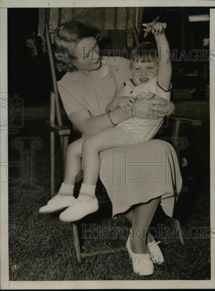1936 Press Photo Nail Removed From K. Rogers' Lung Via Bronchoscopicy Procedure - Historic Images