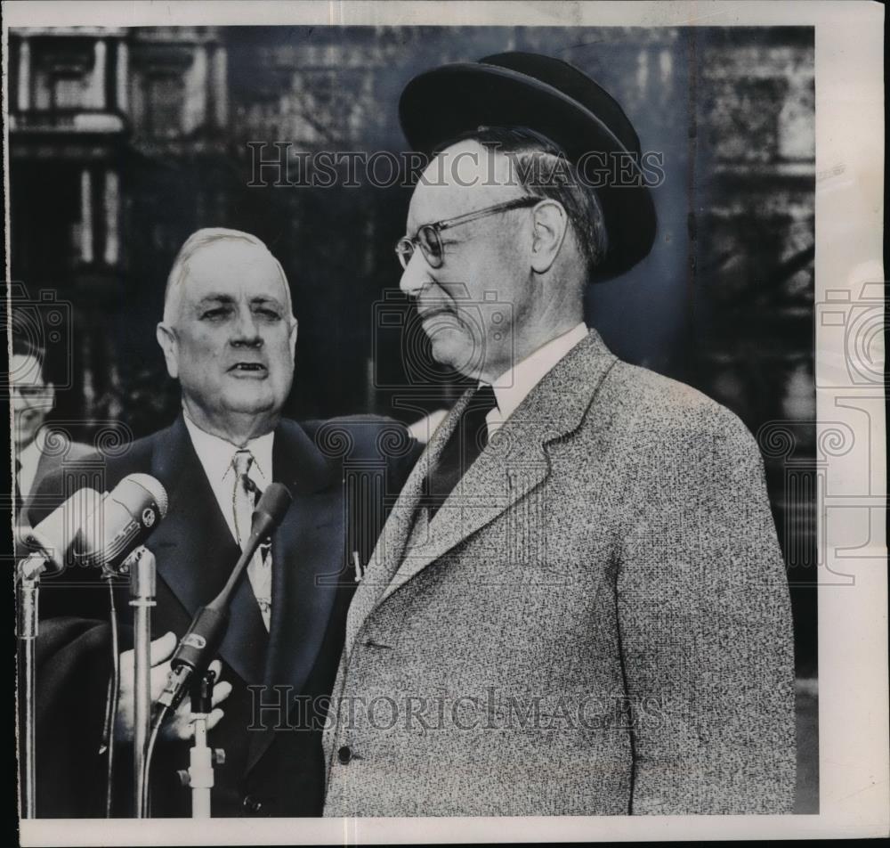 1953 Press Photo Sen Alexander Wiley Tries His Own Black Homburg on Sen Taft - Historic Images