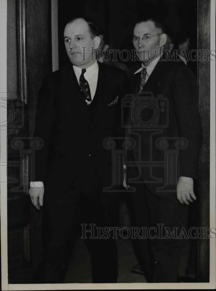 1936 Press Photo O. Hartzell Shown Leaving Federal Court After Found Guilty - Historic Images