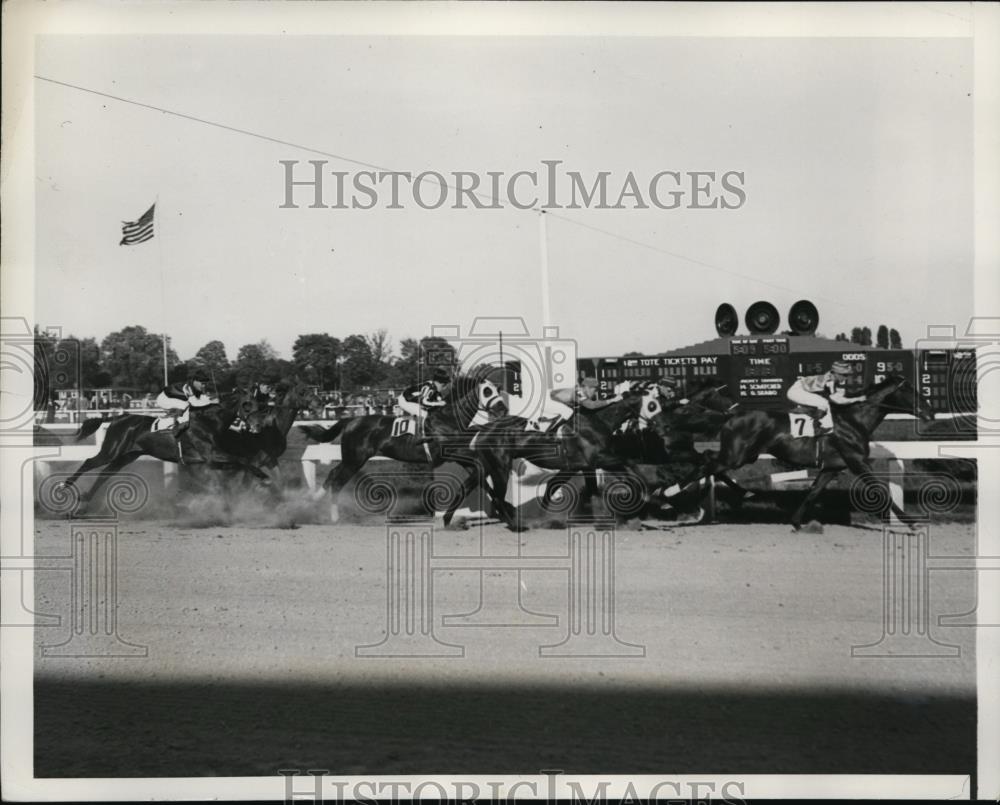 1939 Press Photo Pilico MD race Don Meade on Sir Damon wins race - net27612 - Historic Images