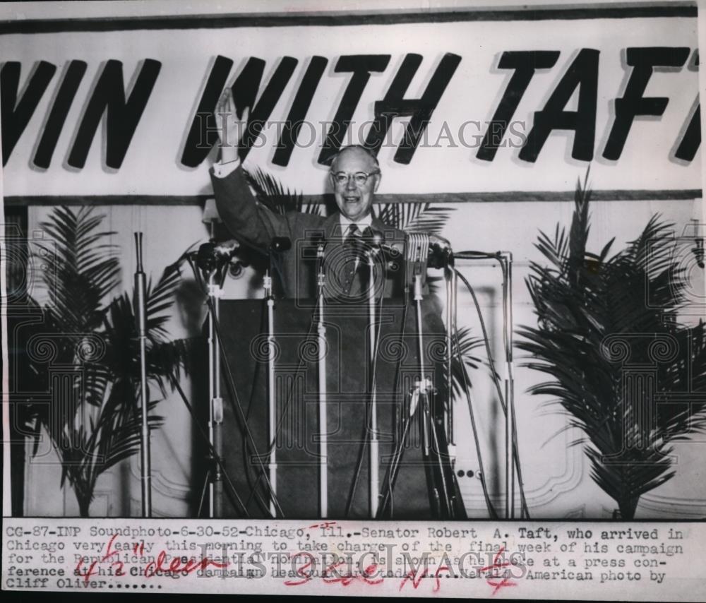 1952 Press Photo Robert Taft on Campaign in Chicago, Illinois - nef15985 - Historic Images