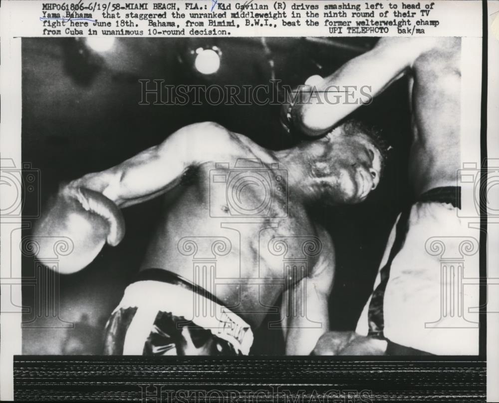 1958 Press Photo Kid Gavilan pounds Yama Bahama at middleweight bout - net27823 - Historic Images