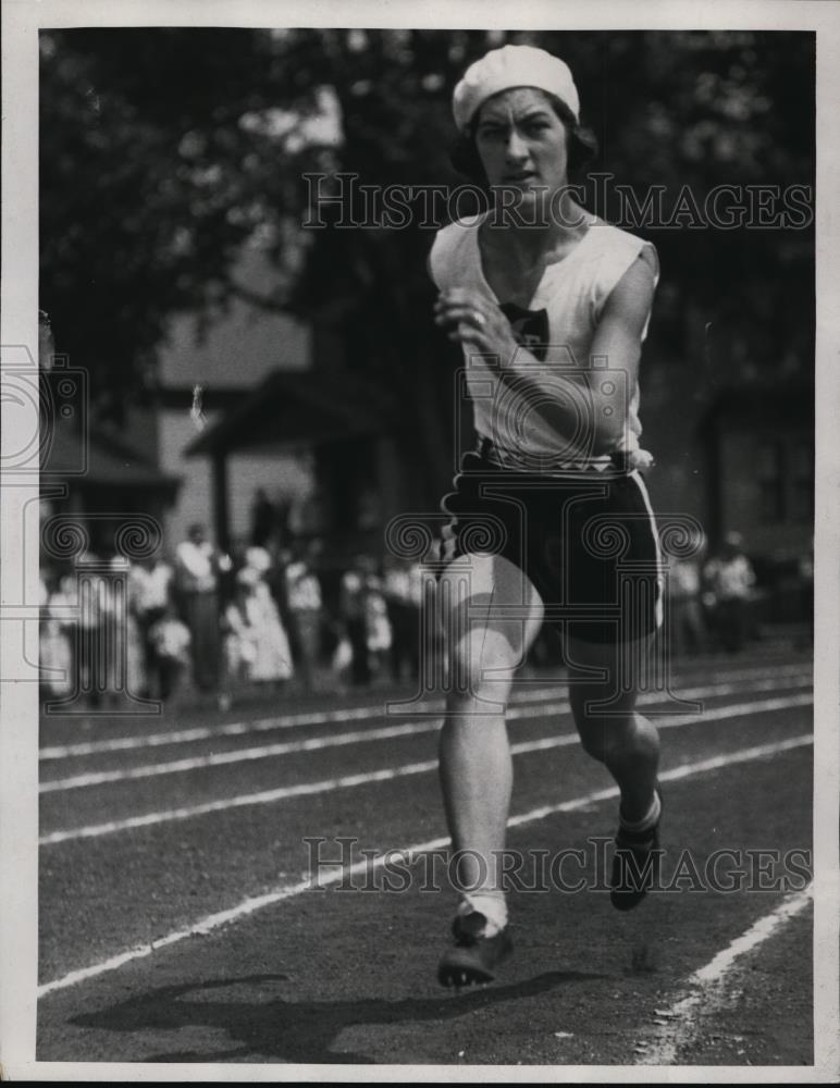 1933 Press Photo Track star Rose Priley wins 50 meter race - net28124 - Historic Images