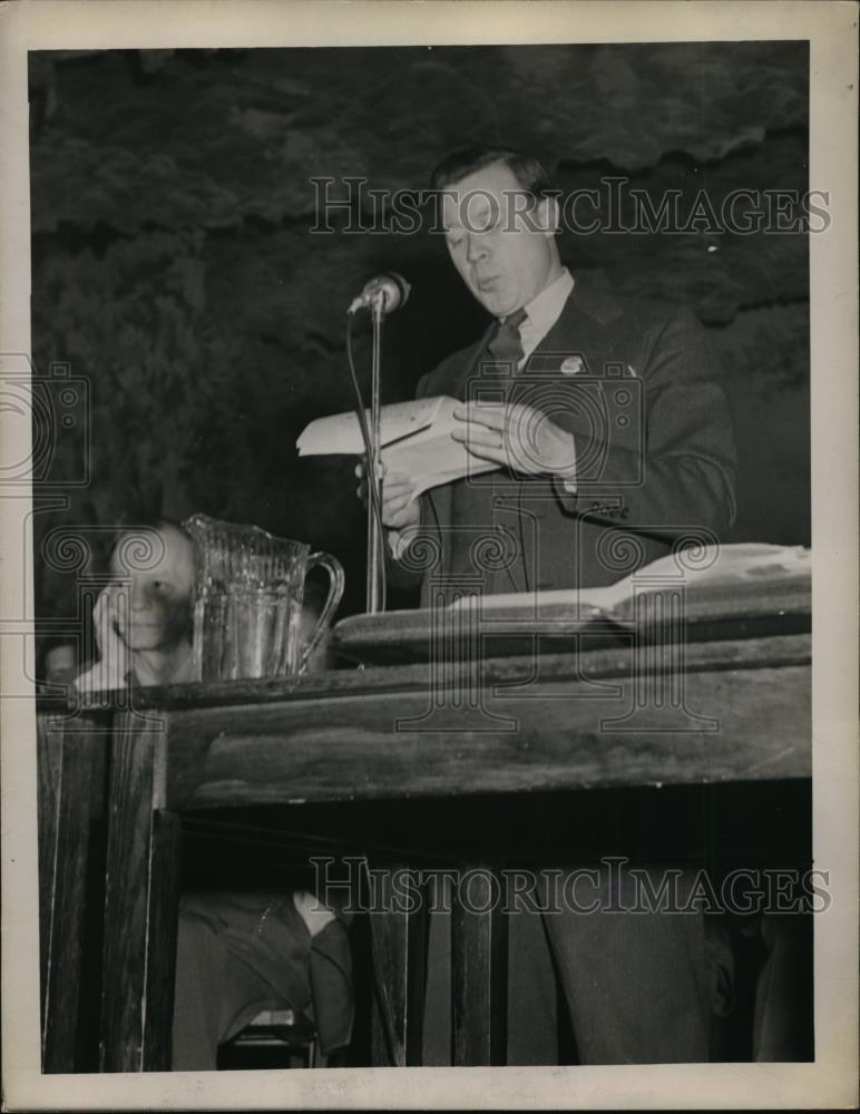 1945 Press Photo Walter Reuther of United Auto Workers at Union Comittee Meeting - Historic Images