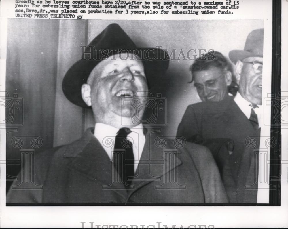 1958 Press Photo Dave Beck Leaving Courthouse After Sentencing - nef17138 - Historic Images