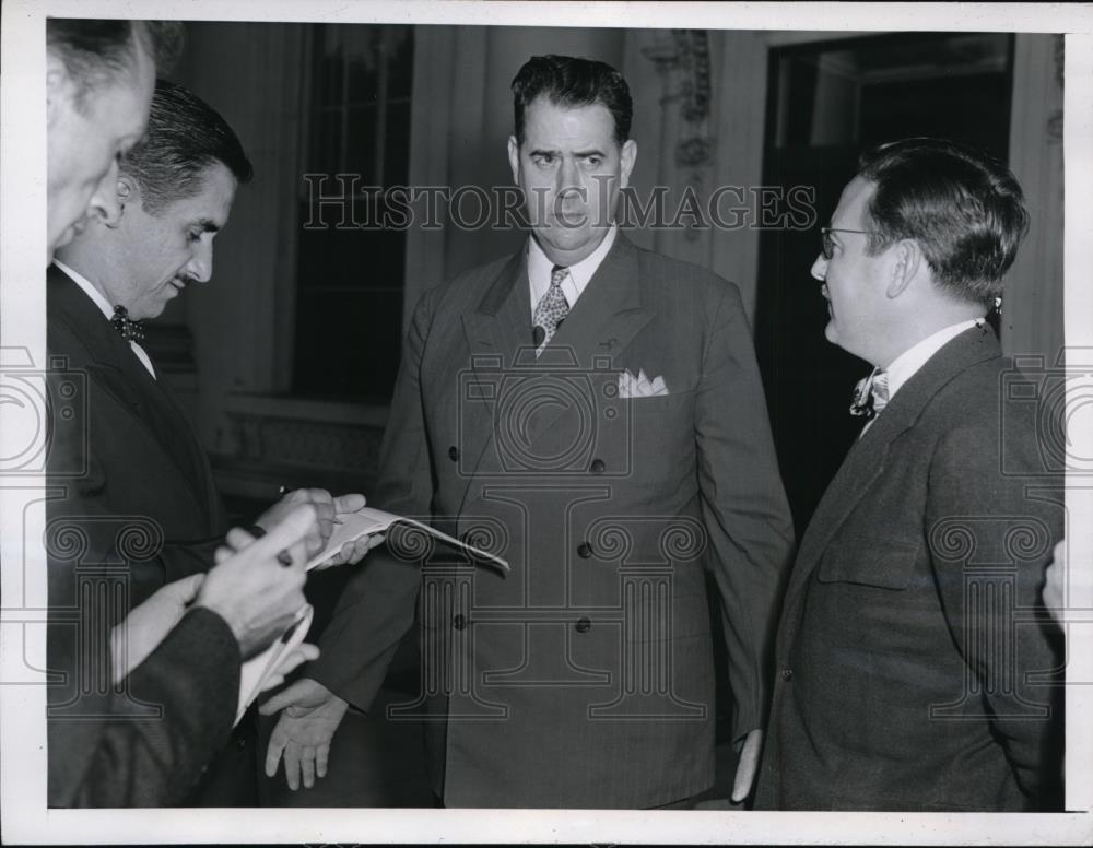 1944 Press Photo Senator Olin Johnston with Press after Meeting President - Historic Images