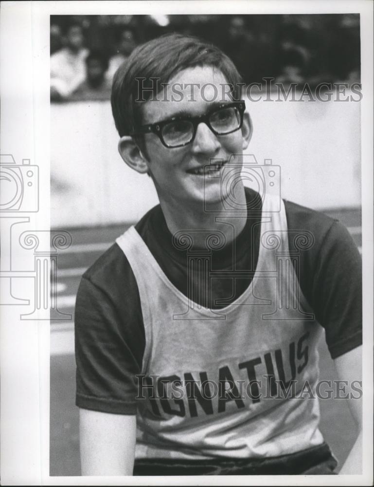 1969 Press Photo Dan McCrone of St. Ignatius wins West Div. Mile in record 4:26. - Historic Images