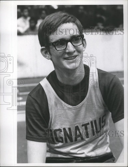 1969 Press Photo Dan McCrone of St. Ignatius wins West Div. Mile in record 4:26. - Historic Images