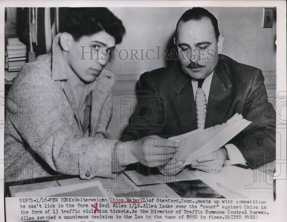 1953 Press Photo Welterweight Chico Vejar &amp; Saul Allen at NY traffic court - Historic Images