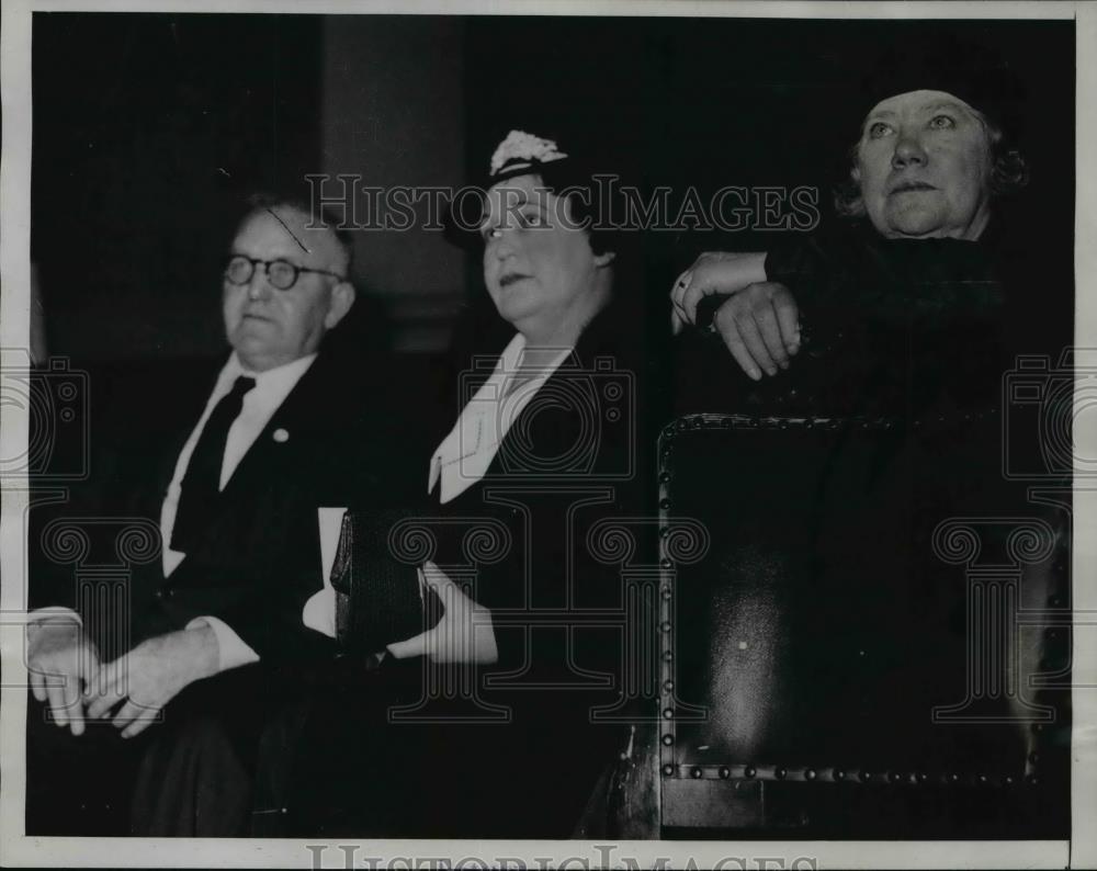 1935 Press Photo John Mooney,Anna Mooney an Renal Mooney fight for freedom - Historic Images