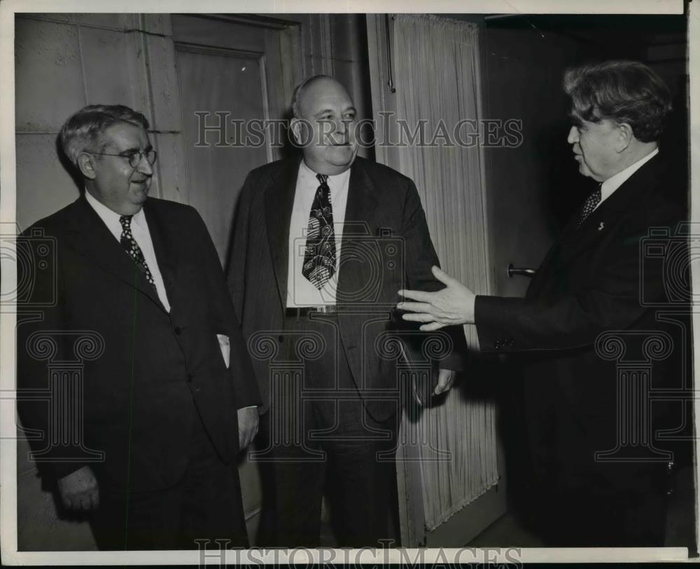 1945 Press Photo Negotiators Agree In Mine Wage Dispute - nef18851 - Historic Images