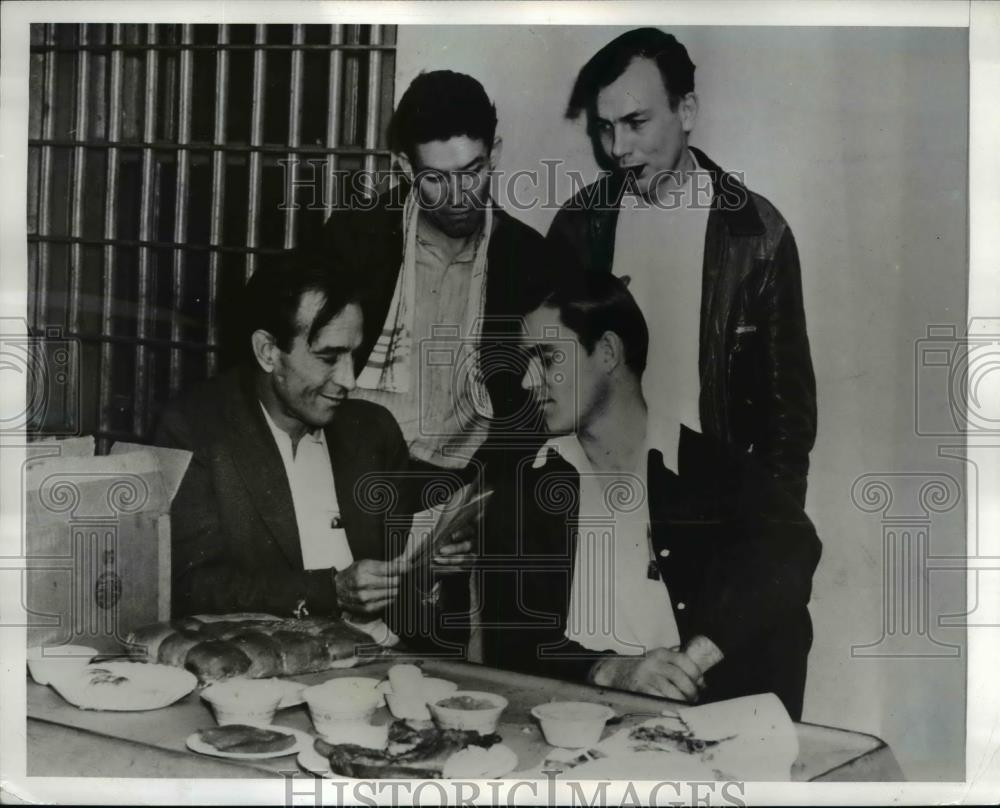 1941 Press Photo Colombia, Louisiana Murderers Prepare Radio Speeches - Historic Images