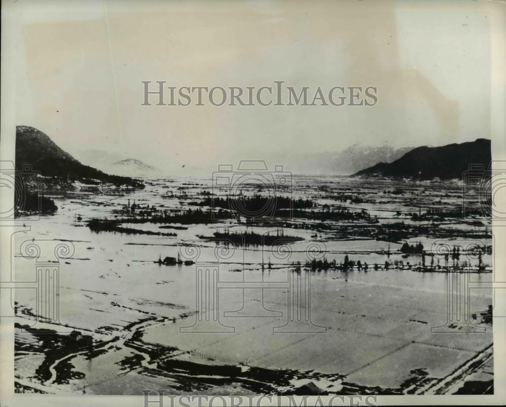 1935 Press Photo Flood Waters at the district in Albion British Columbia - Historic Images