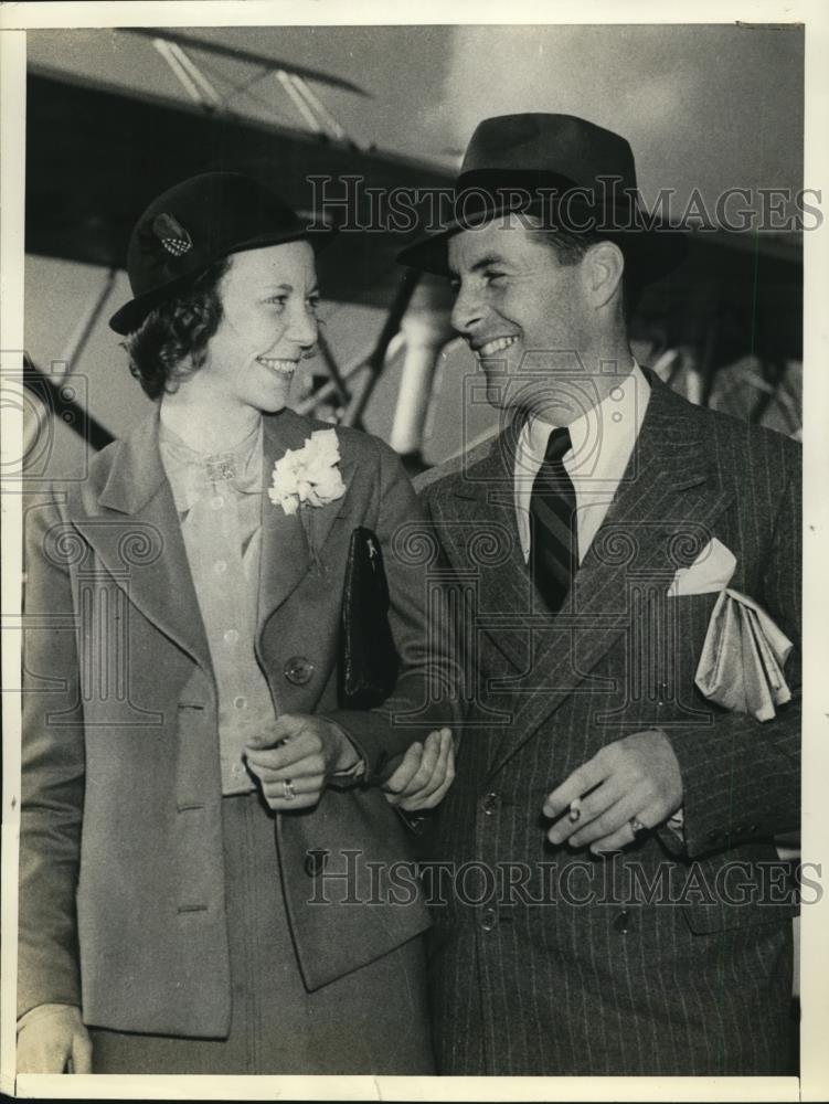 1937 Press Photo Otto H. Morgan & Wife at Pan American International Airport - Historic Images