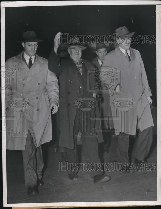 1944 Press Photo Edward J. Smythe at Trial in Washington, D.C. - nef22092 - Historic Images