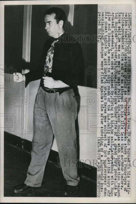 1949 Press Photo William James Keyes Interviewed by Reporters, Los Angeles - Historic Images