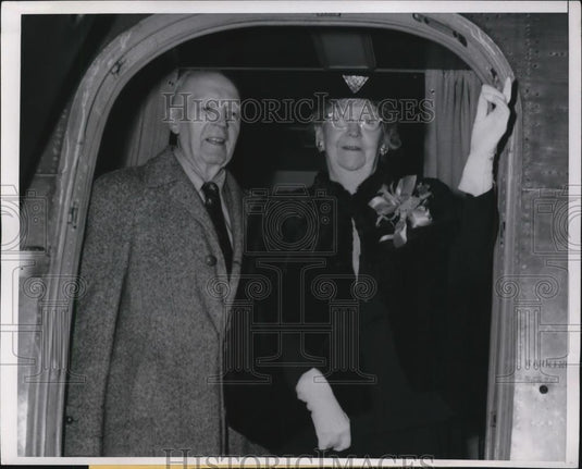 1951 Press Photo Dr. A.C. Yoder & Wife Boarding Plane in Los Angeles - nef22632 - Historic Images