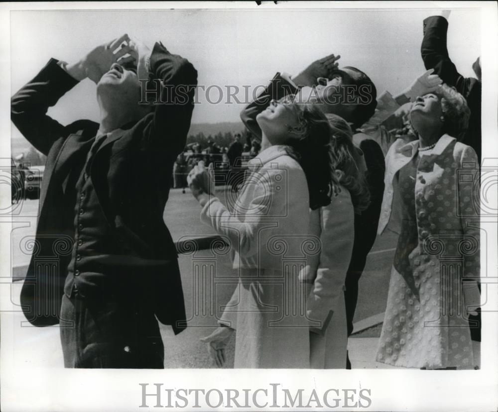 1969 Press Photo President Nixon viewing fly over at the Air Force graduation - Historic Images